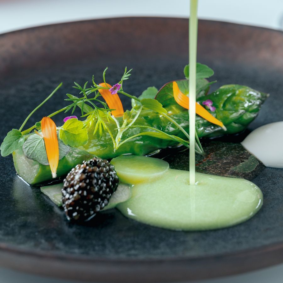 Asperges vertes, caviar & chèvre saveur anisée